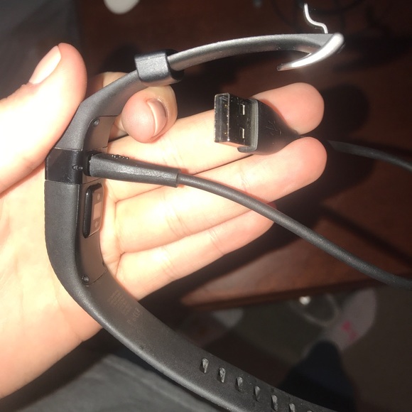FitBit Charge HR with Charger - Picture 3 of 3